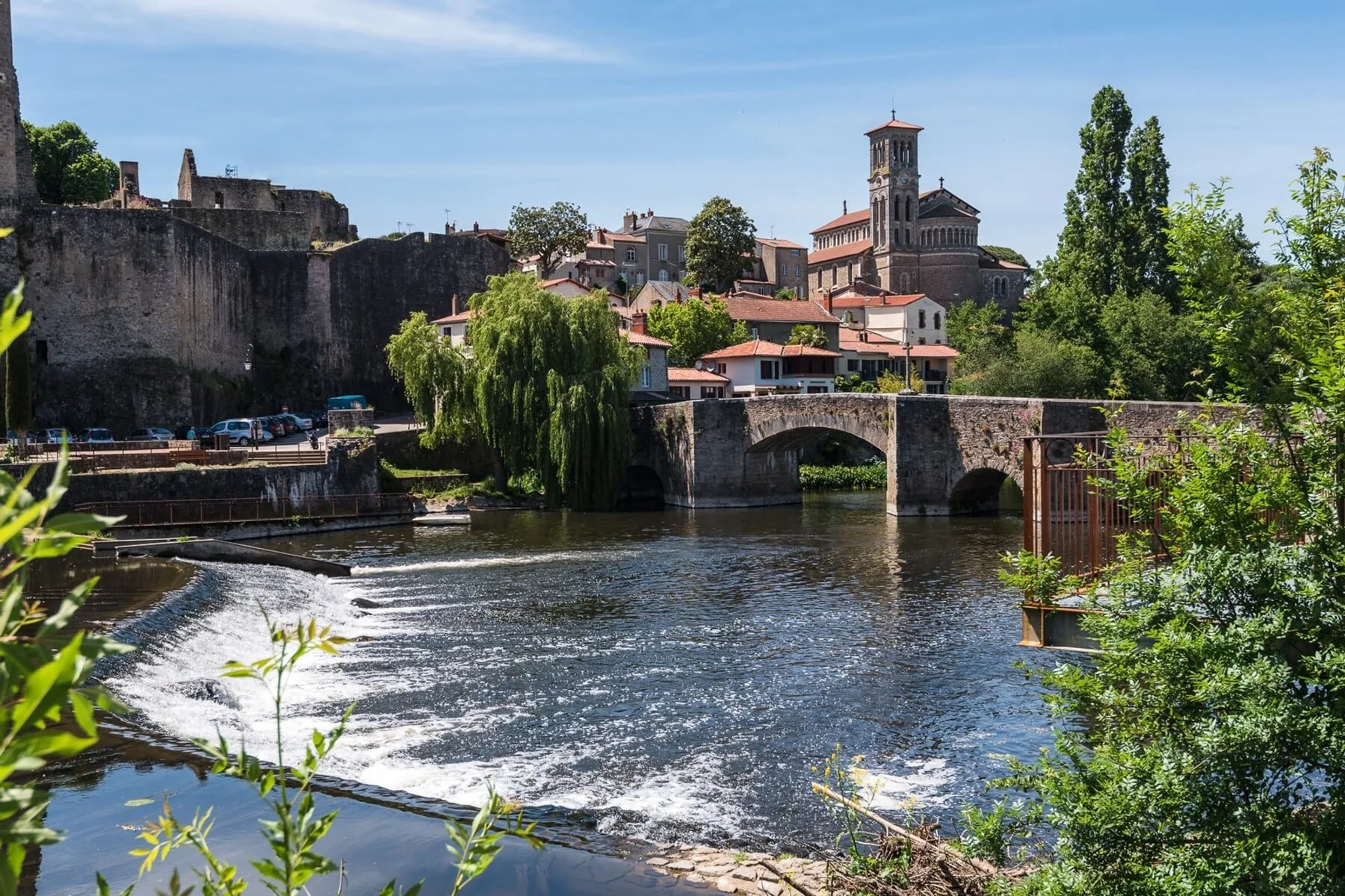 Pont et patrimoine de Clisson au bord de la Sèvre Nantaise